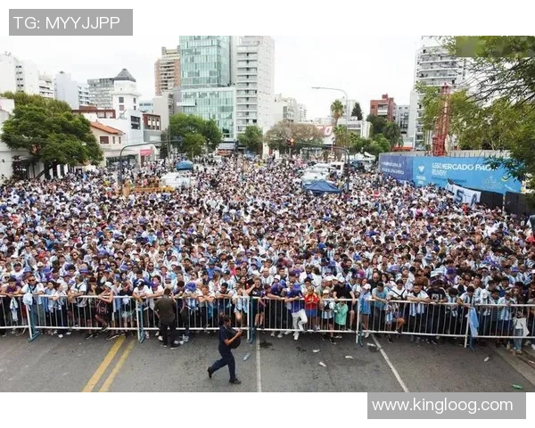 足球邪教的迷雾与真相探讨：为何球迷甘愿沉迷于这场狂热之中